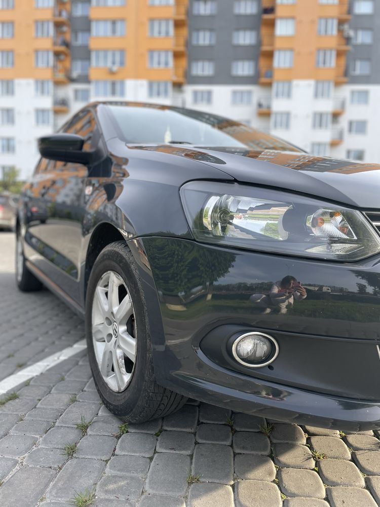 Volkswagen Polo 2013 р 1,6 автомат автомобіль