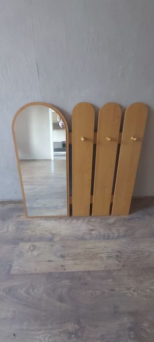Komplet mebli za darmo oddam.