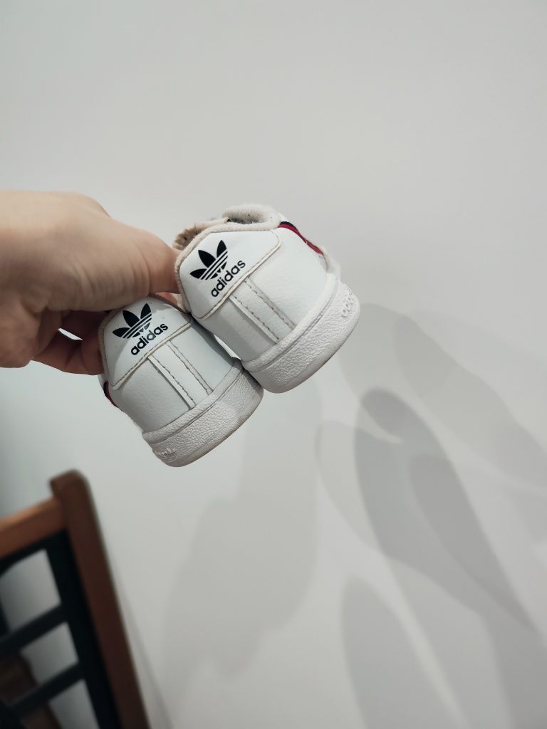 Buty białe adidas dziecięce