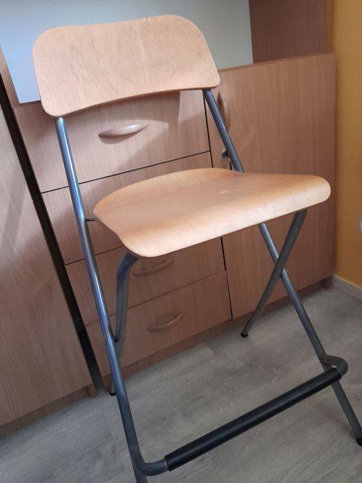 Krzesło barowe drewniane