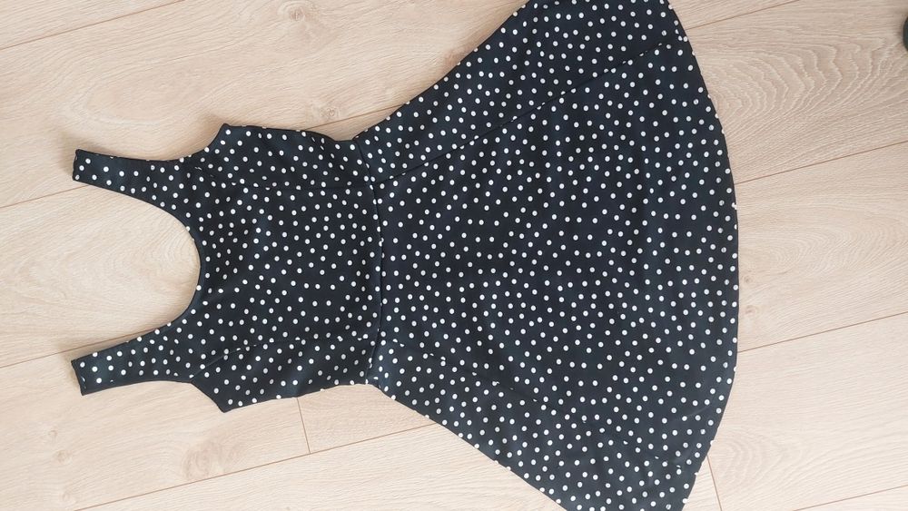 Rozkloszowana sukienka czarna w białe kropki grochy h&m xs