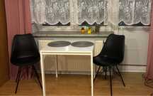 Czarne Krzesla, metalowe nogi, loft