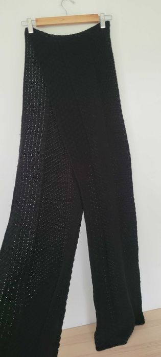 Czarny długi włóczkowy szal dziergany cieply akryl Antargo