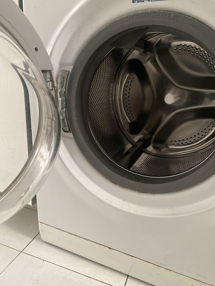 Vendo secretária e máquina de lavar