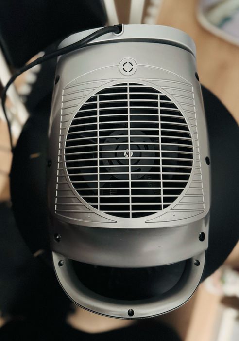 Bagagem de mão e ventoinha de pequenas dimensões (calor e frio).