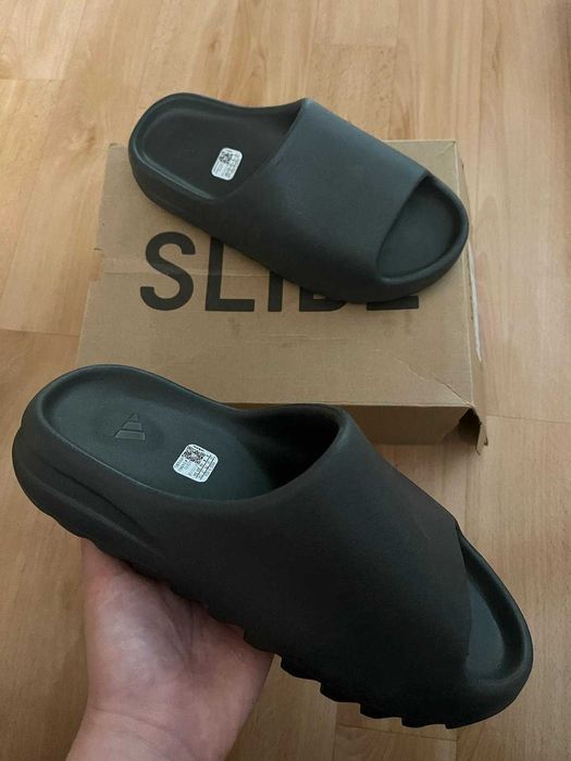 Klapki, buty Adidas Yezzy slide dark onyx, rozm . 42