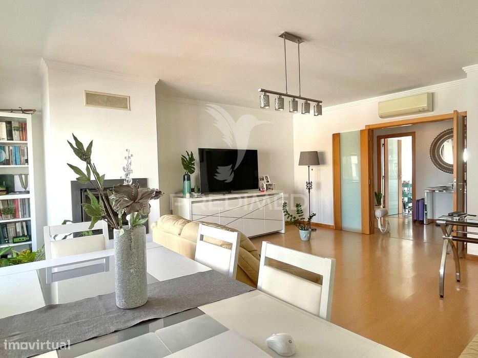 Apartamento T3 - Penthouse com vista mar