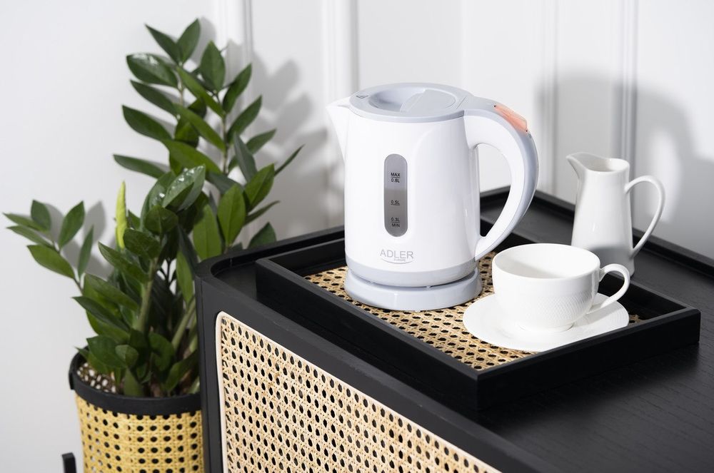 1371g Czajnik plastikowy 0,8L