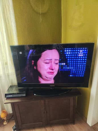 Mam do sprzedania telewizor 43 cale Samsunga z dekoderem