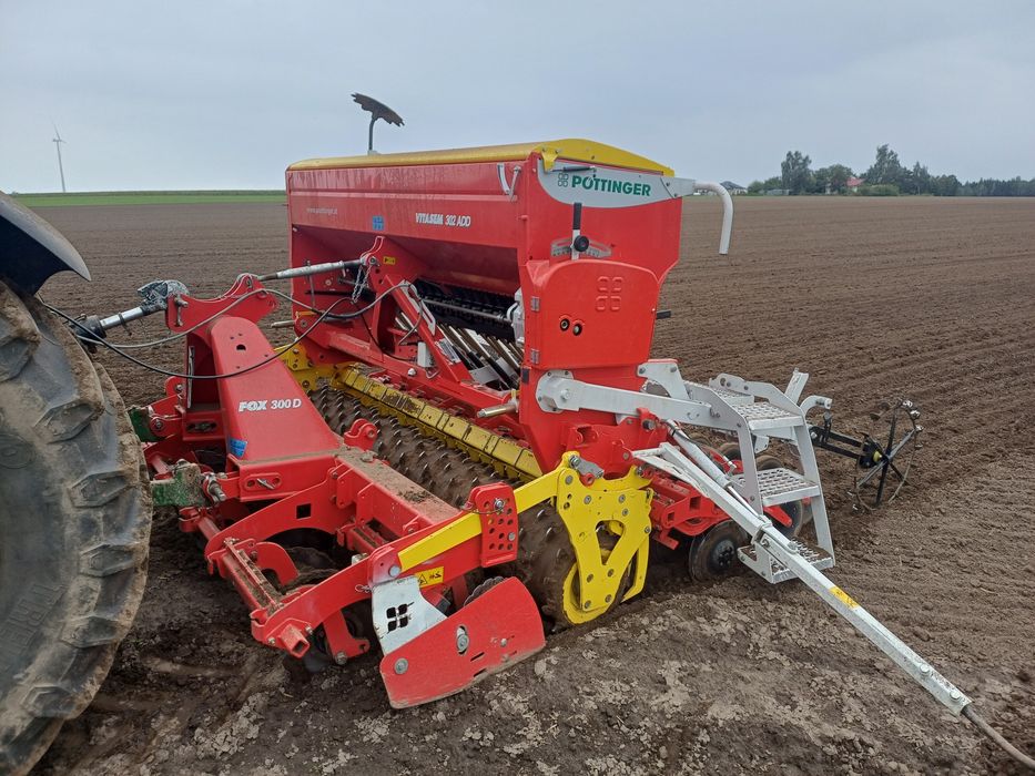 Siewnik nadbudowany Pottinger vitasem 302 na bronie talerzowej Fox 300
