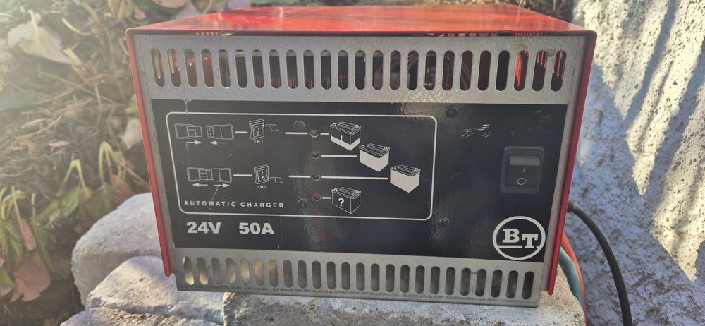 Ładowarka automatyczna 24V 50A