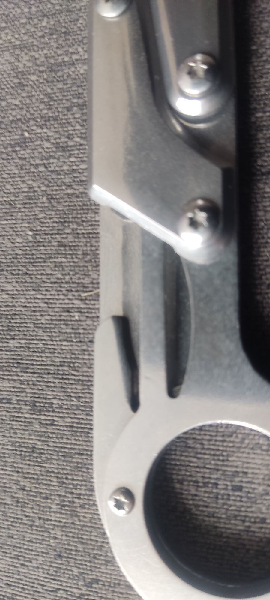 Nóż taktyczny mechaniczny chowany TANTO EDC R8
