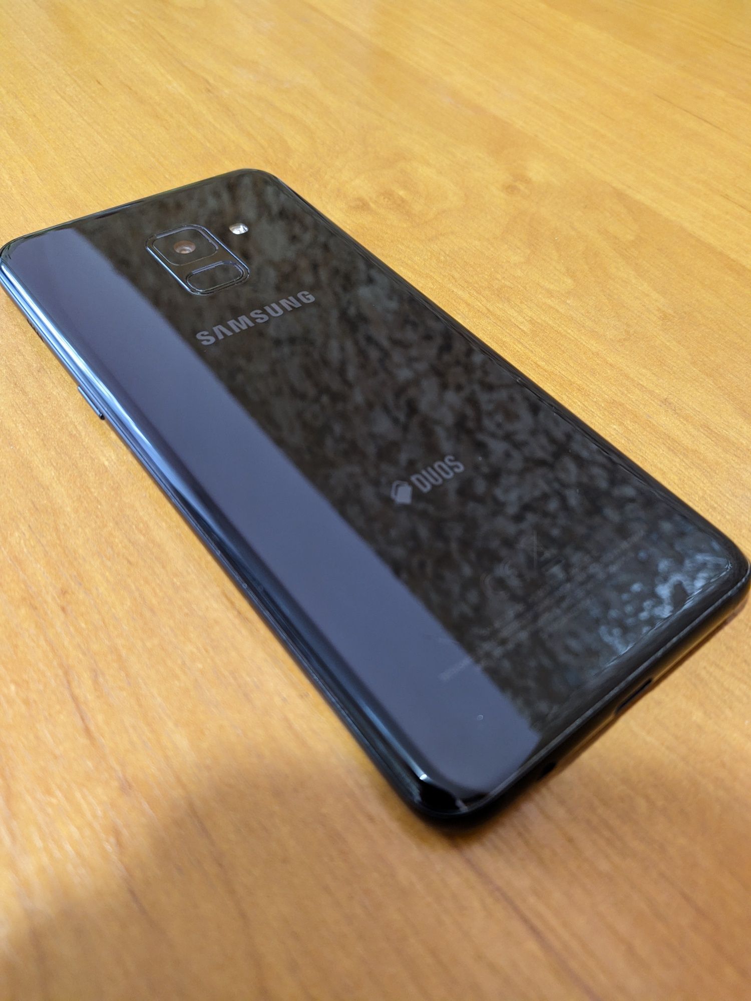 Смартфон Samsung Galaxy A8 2018 (SM-A530F/DS) 4/32