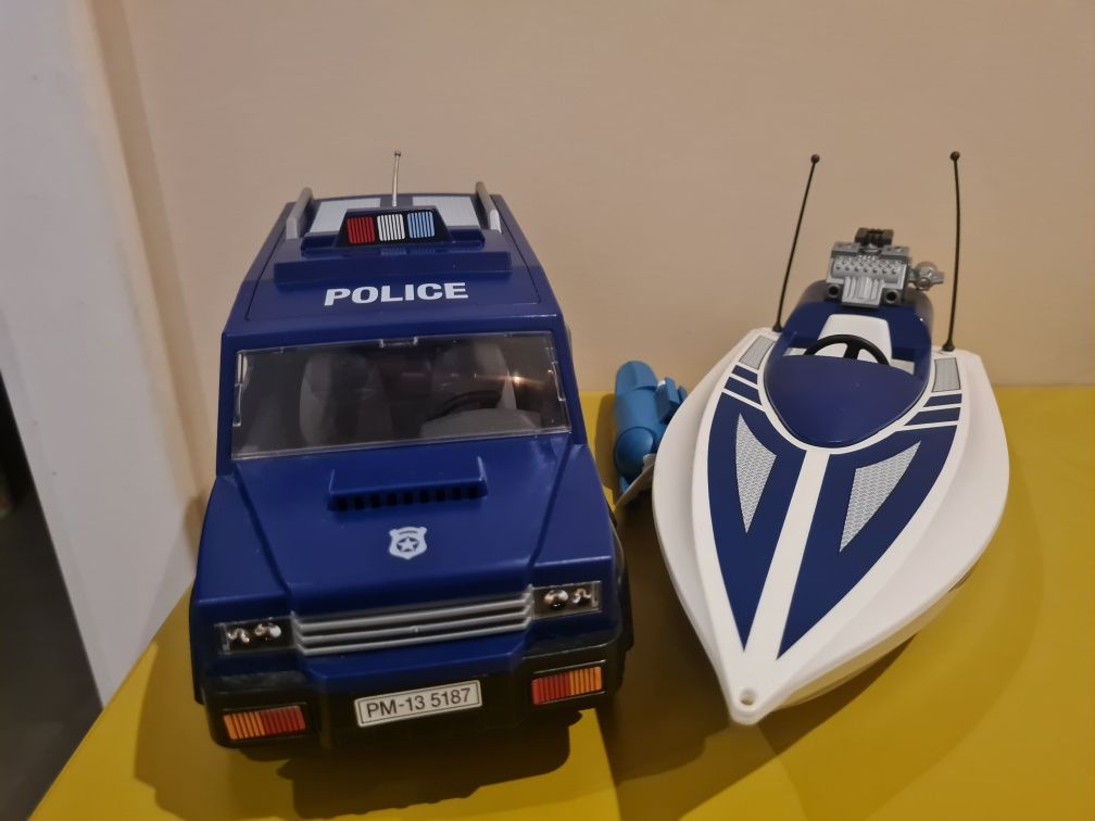 Carro de Polícia e barco Playmobil