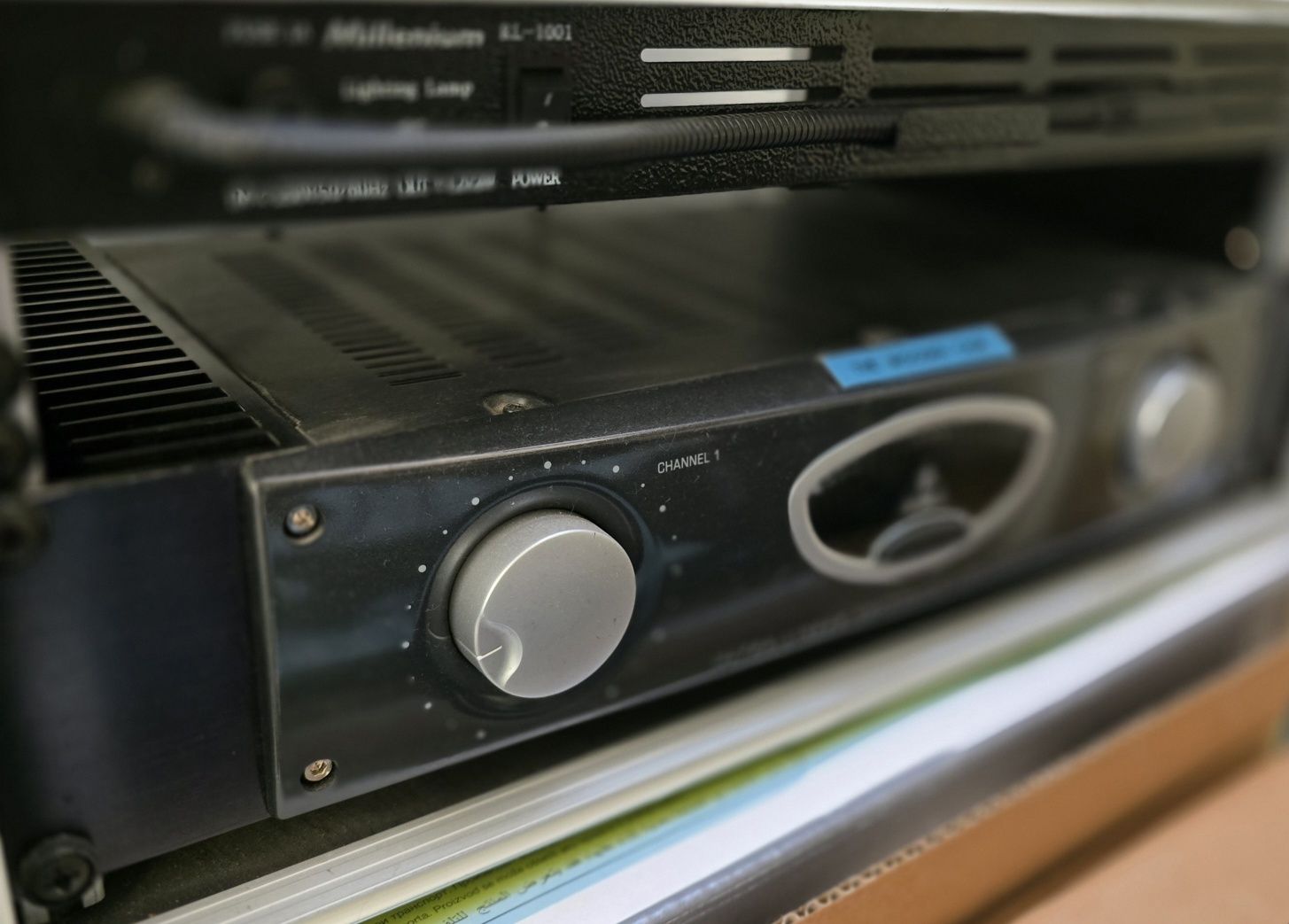 wzmacniacz gitarowy I studyjny w rack 4U behringer A500