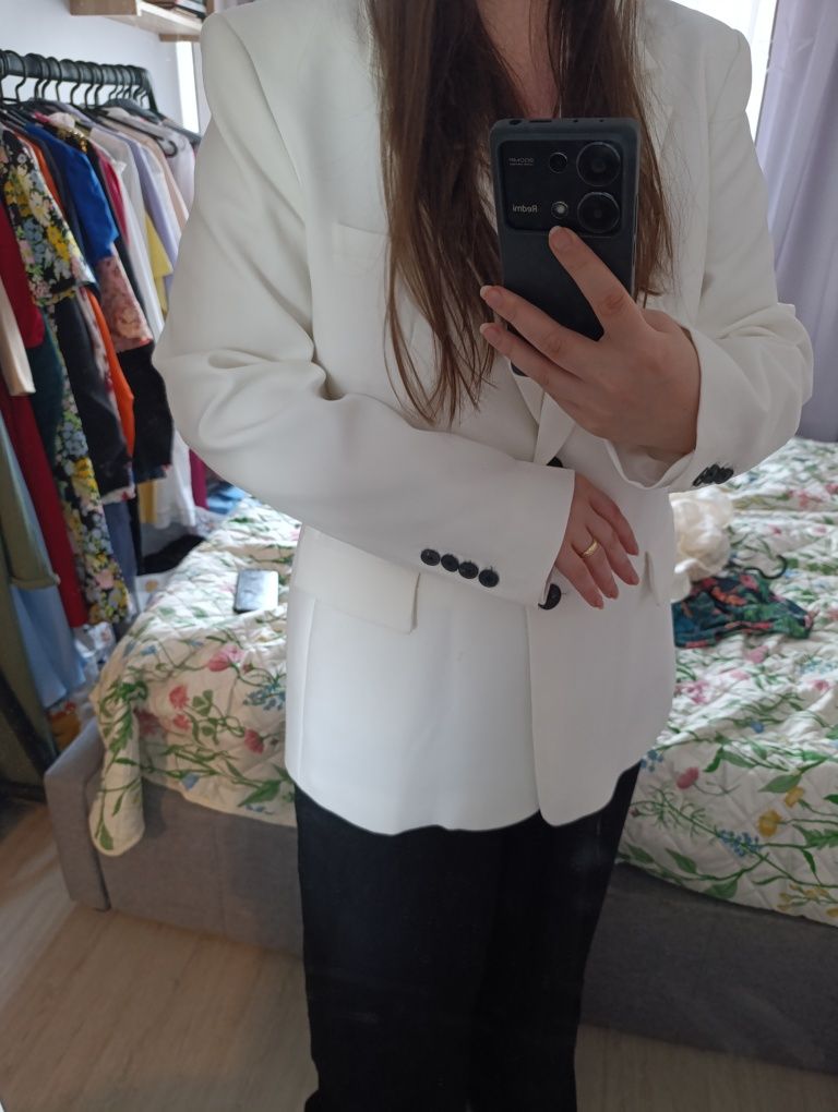 Zara rozmiar XL biała marynarka