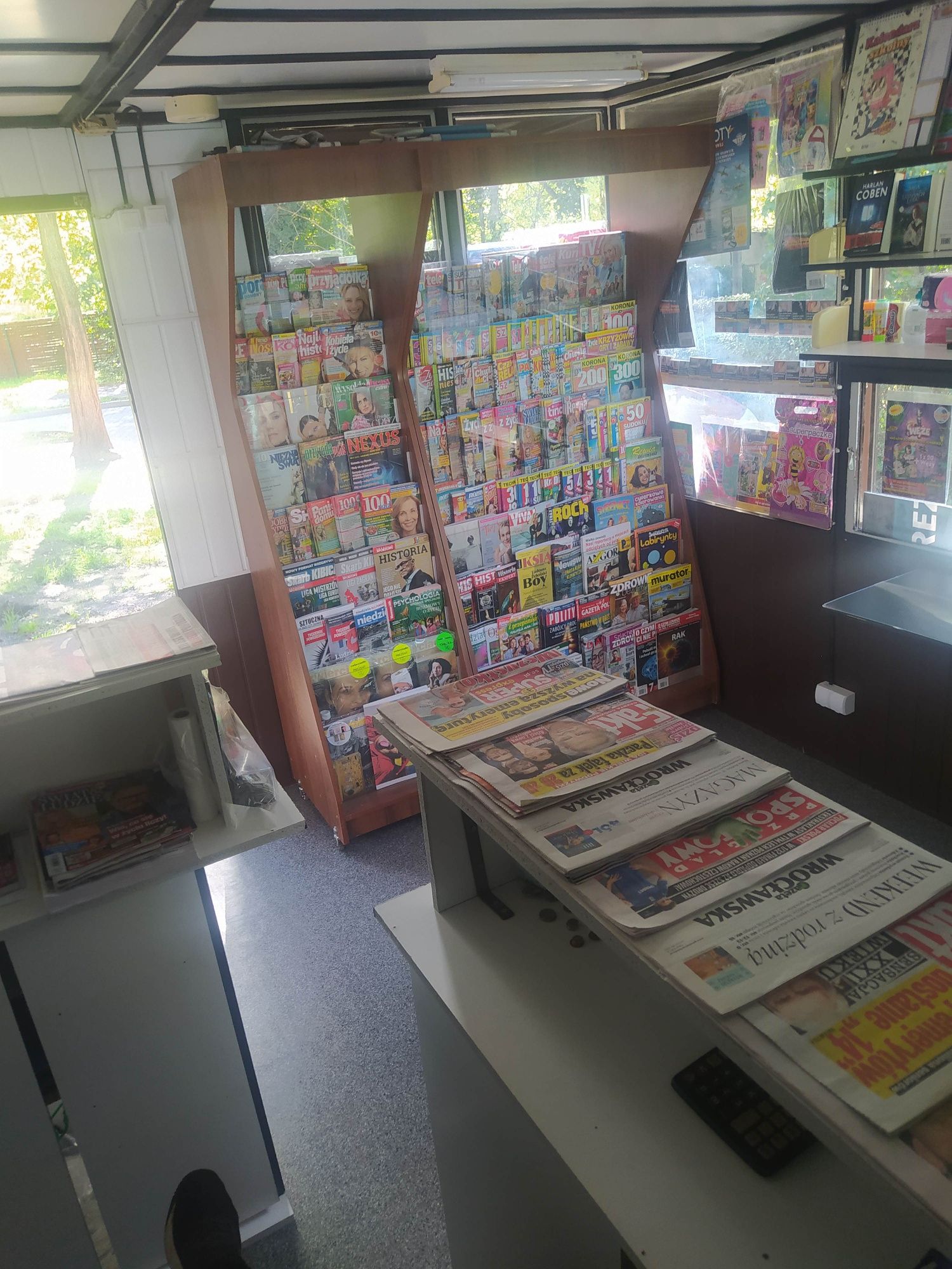Sprzedam kiosk handlowo-usługowy.