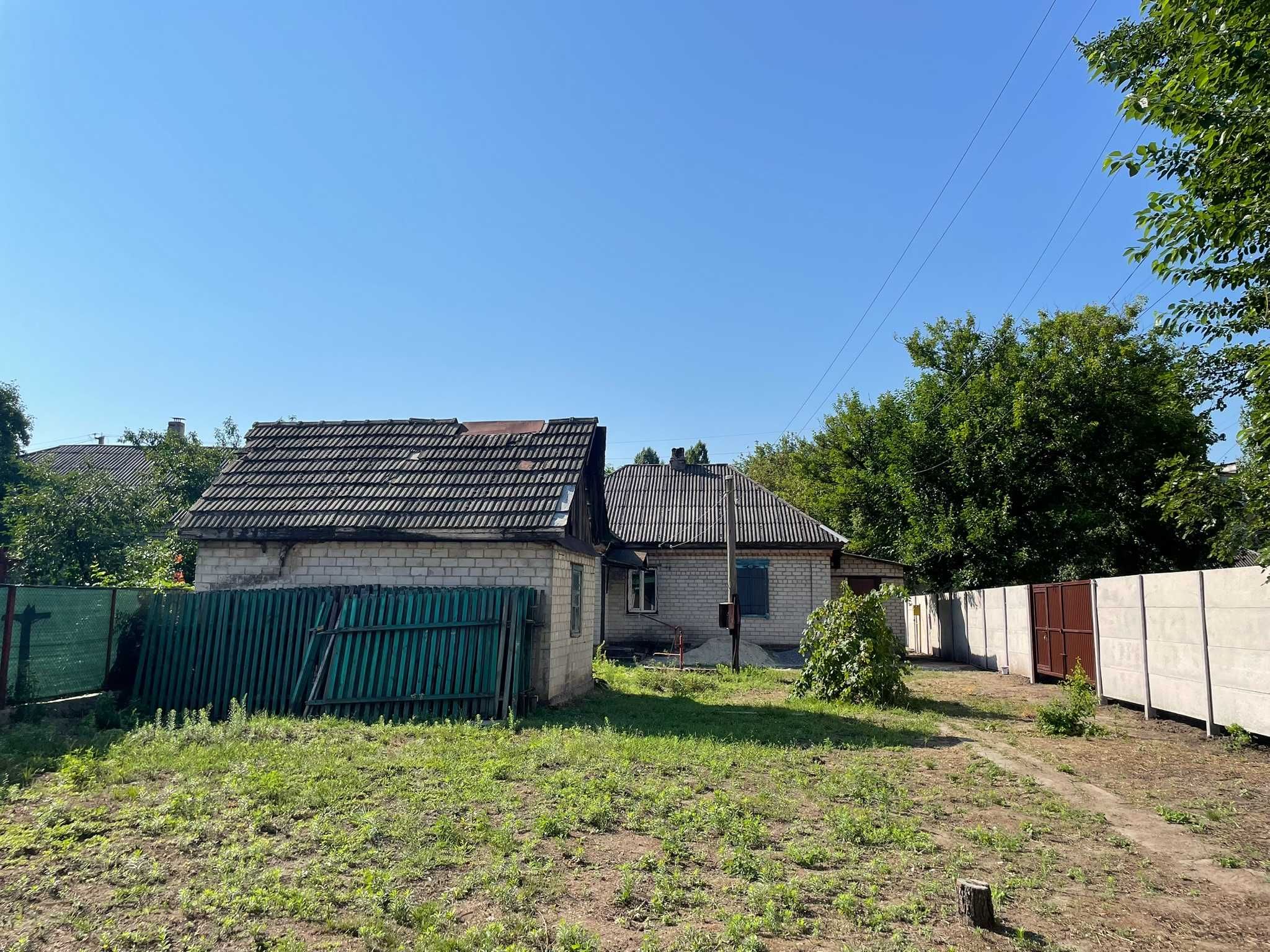 Цегляний будинок в центрі Раківки