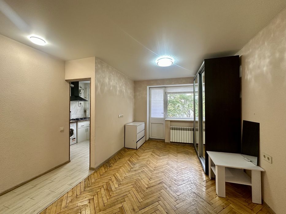 Продам 1 к кв в сталінці  Багговутівська Центр Світло не вимикають!