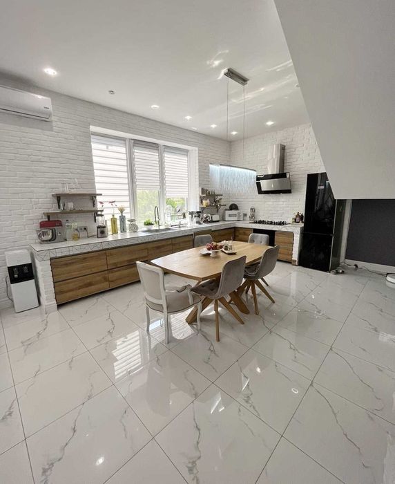 Продажа ДОМА в Совиньоне,  гараж, бассейн, 7.5 сот