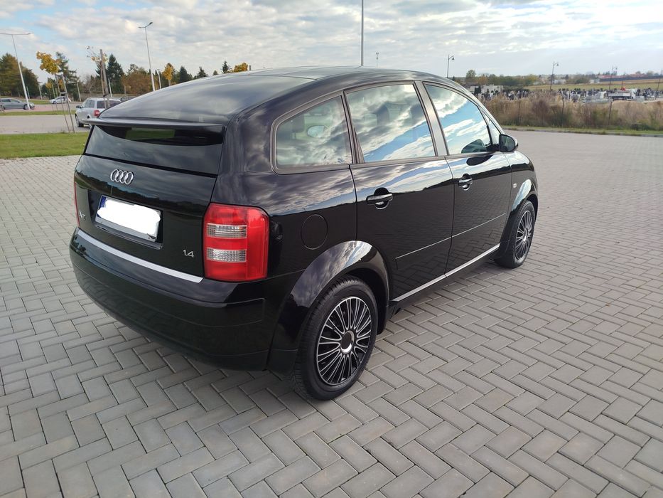 Czarne Audi a2 1.4 Benzyna Rok 2001 ZADBANY