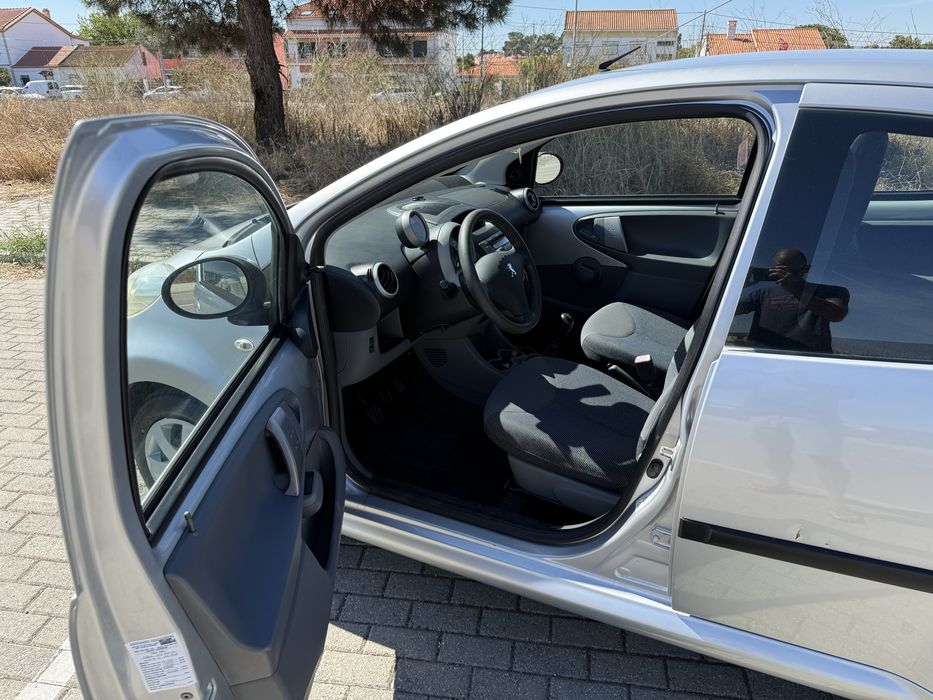 Peugeot 107 - Ano 2008