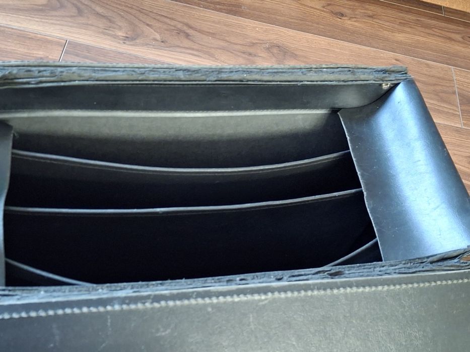 Dyplomatką- neseser  ze skóry