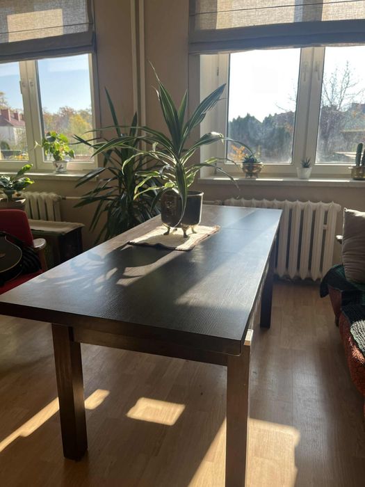 Stół regulowany do salonu