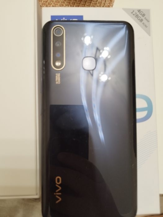 VIVO Y19 4gb RAM  128gb ROM отличное состояние