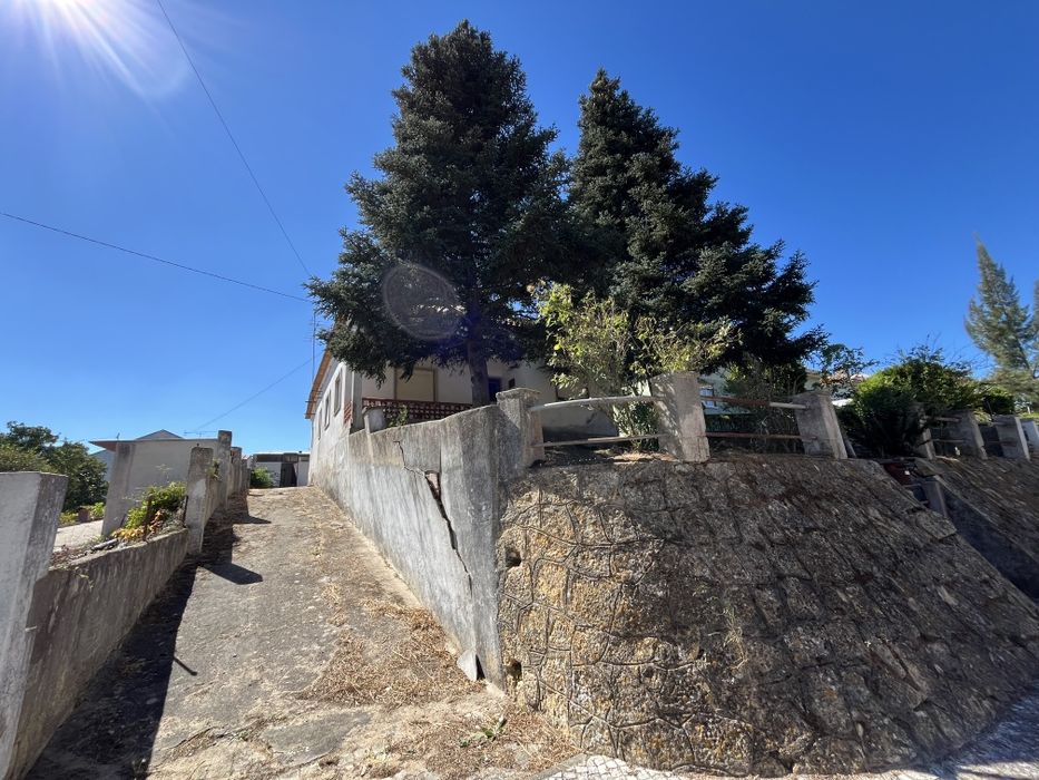 Moradia anos 60 para remodelar com 630m2 de terreno