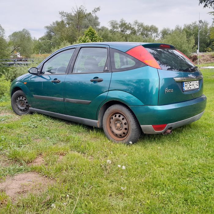 Ford Focus mk1 ghia 1.6 lpg
