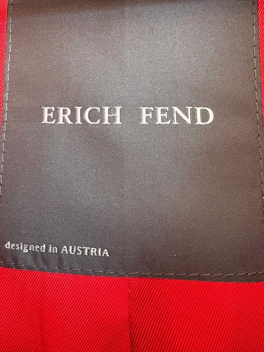 Czerwony płaszcze Erich Fend