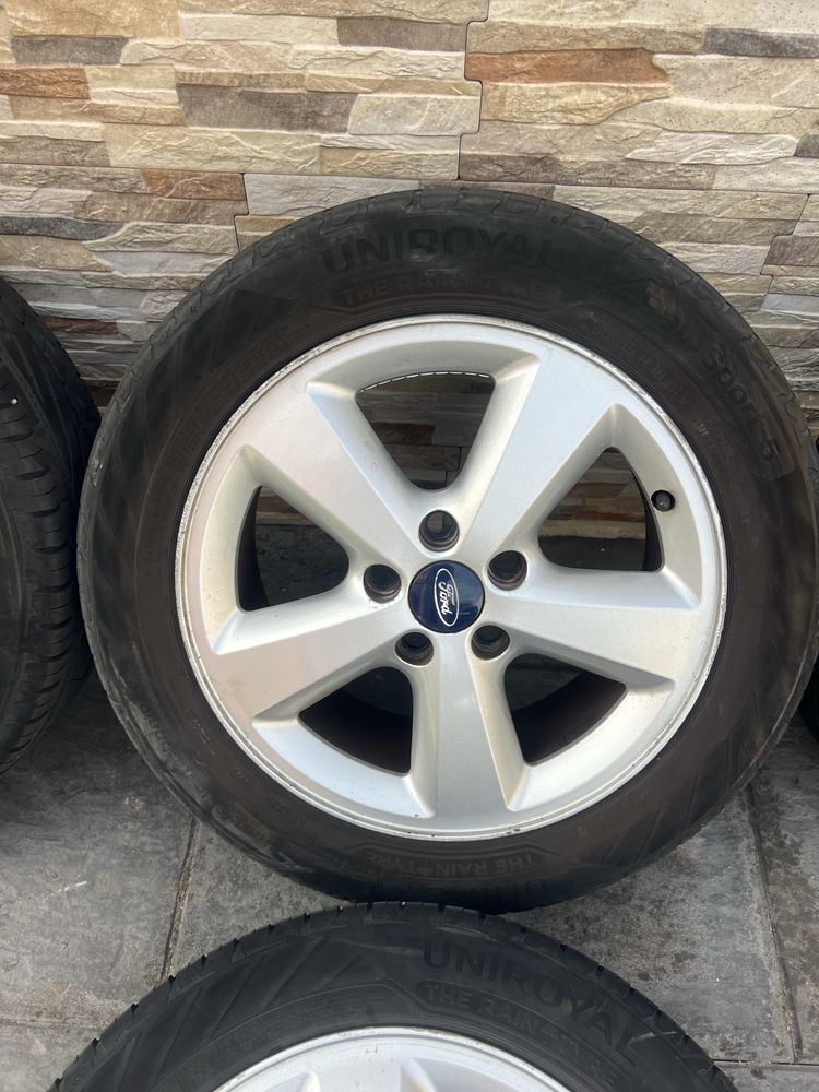 Jantes e pneus (Ford)