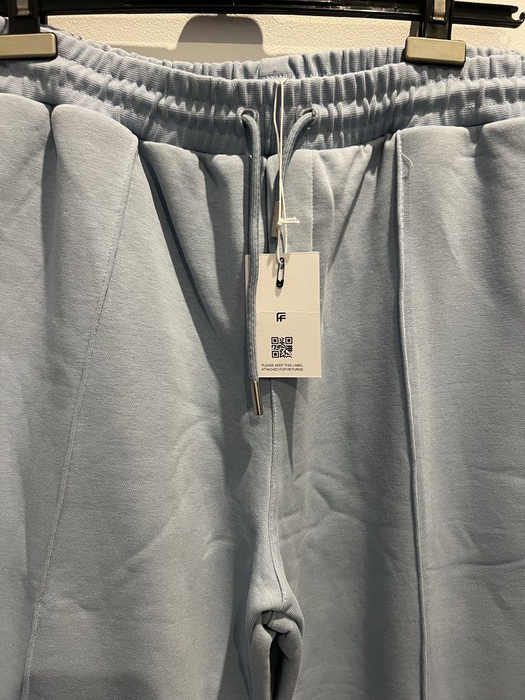 Dres błękitny z napisem Moncler