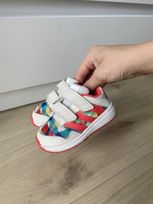 Кросівки/взуття для дівчинки Adidas
