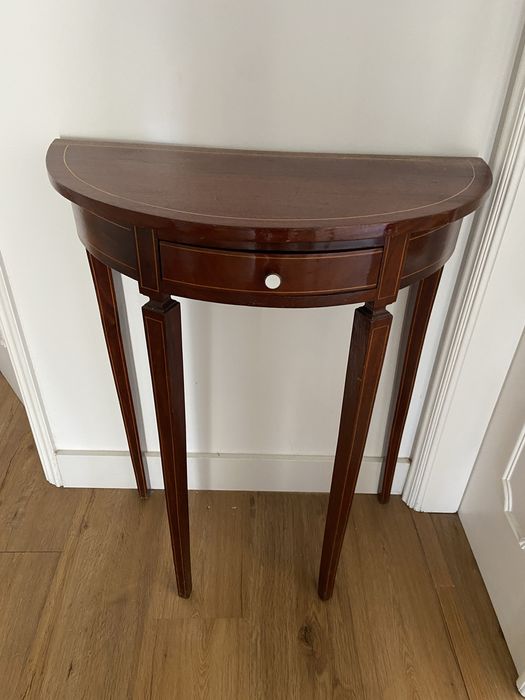 Mesinha de apoio meia lua