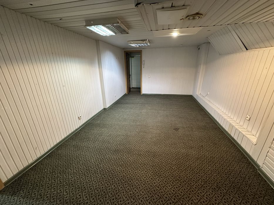 Оренда офісу 220 м² — 7 кабінетів, цоколь, вул. Незалежної України, 51