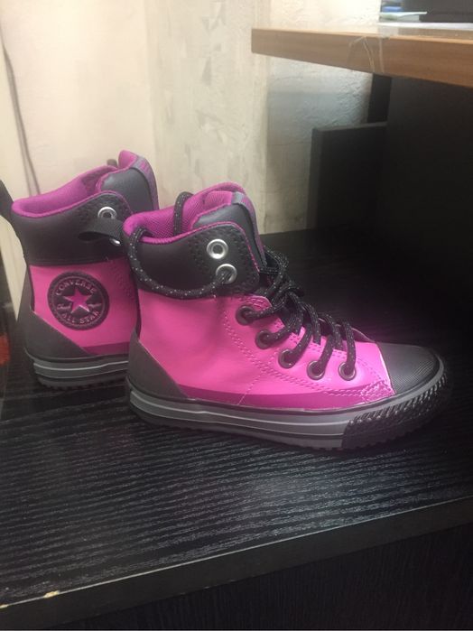 Ботінки для дівчинки.