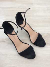 Sandalias pretas Stradivarius