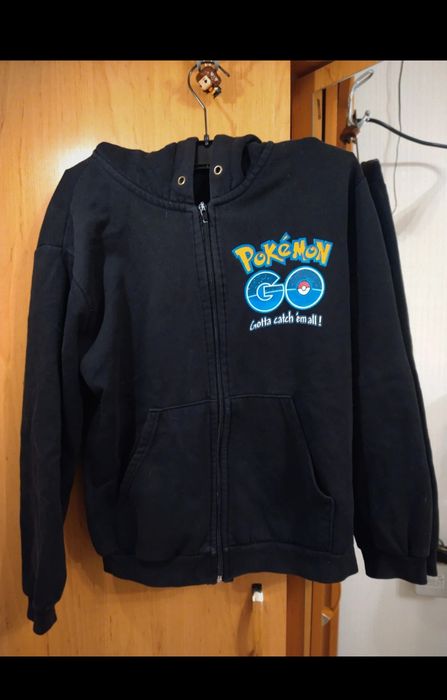 czarna bluza z kapturem na zamek Pokèmon GO