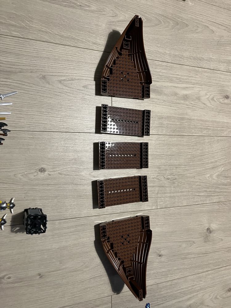 Lego 7018  + kadłub  7018 łódź wikingów