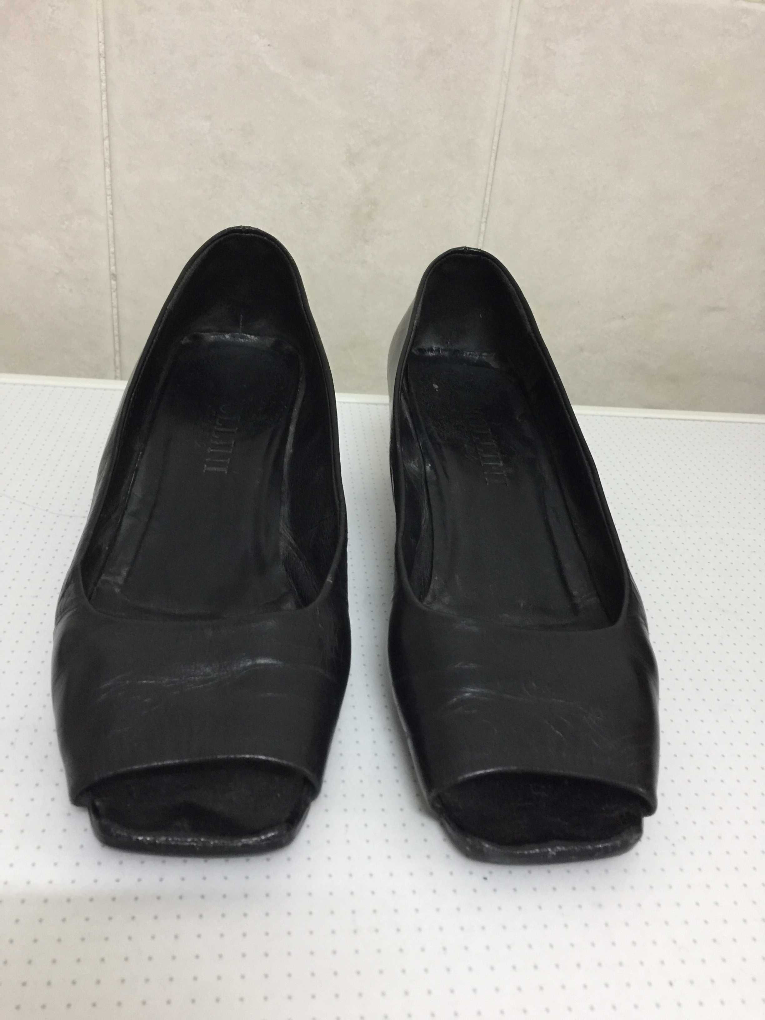 женские кожаные черные туфли фирмы Pollini