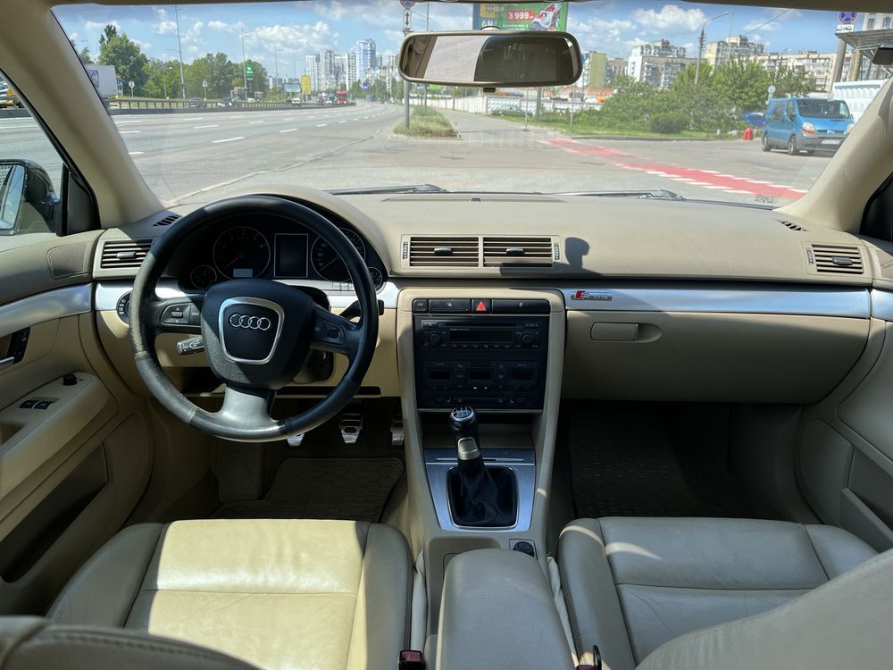 Audi A4 бензин 1.6 MPI