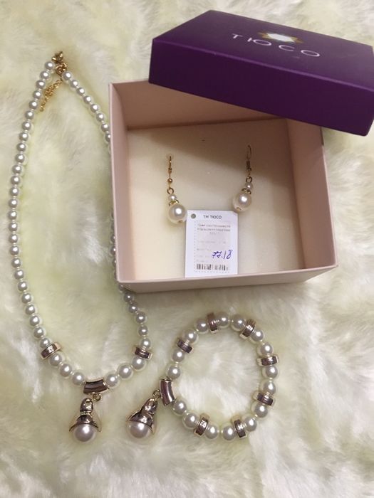 Комплекты украшений, ювелирные наборы серьги,колье,браслеты