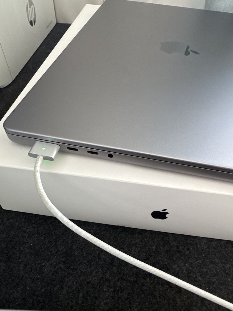 MacBook Apple M1 Pro 16”  - 10 Core CPU - 16 Core GPU - 16GB - 1TB SSD