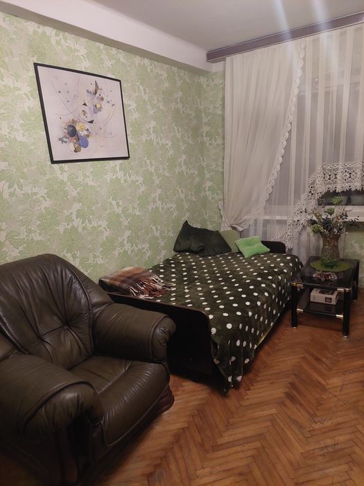 Сдам комнату в 2- х комнатной квартире с хозяйкой с предоплатой 10 мес