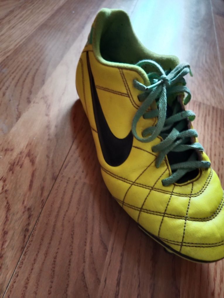 Sprzedam korki Nike Tiempo rozmiar 40