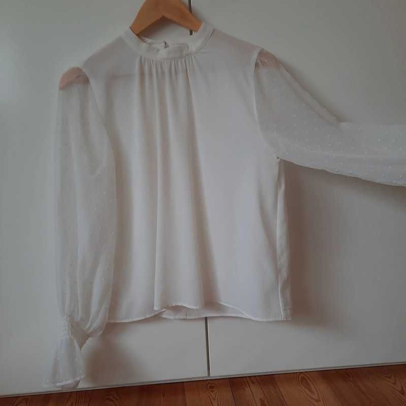 Blusa branca com magas transparentes tamanho L da Stradivarius