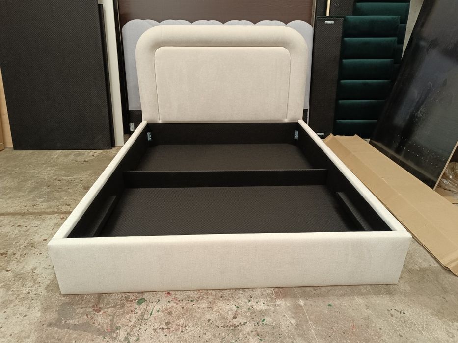 Łóżko tapicerowane na wymiar półokrągłe baranek boucle producent