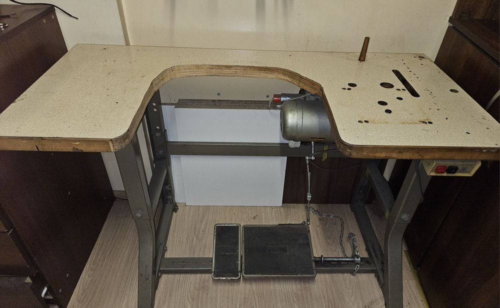 Stół do maszyny do szycia